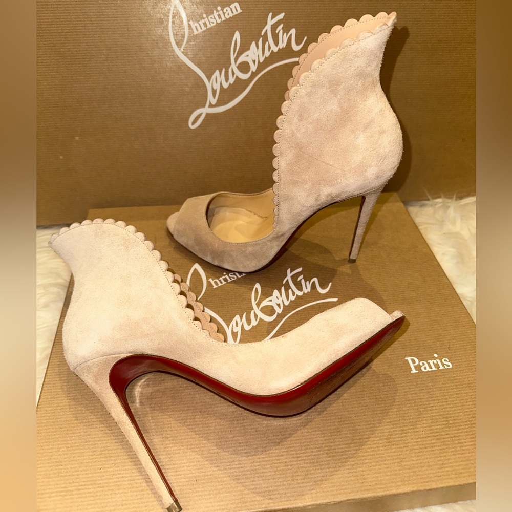 Christian Louboutin Pijonina Scalloped 100mm Red Sole Pump, Nude